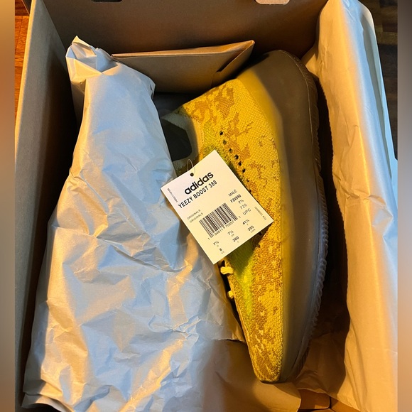 Brand new Yeezy 380 - Picture 8 of 9